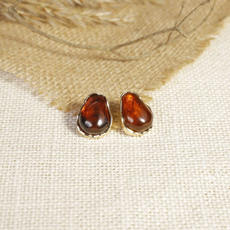 Cognac Pebble Stud Earrings | Gold-Plated Resin Studs