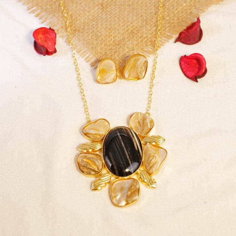 Walnut Vein Mother of Pearl Gold-Dipped Ensemble